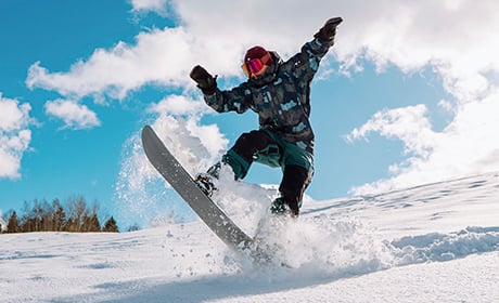 A man skiing on snowboard